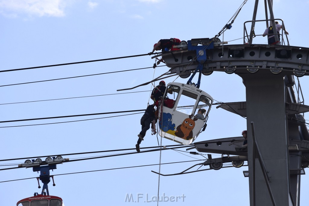 Koelner Seilbahn Gondel blieb haengen Koeln Linksrheinisch P138.JPG - Miklos Laubert